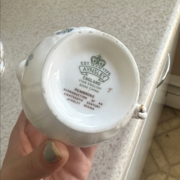 Aynsley Pembroke Set - Picture 2 of 5